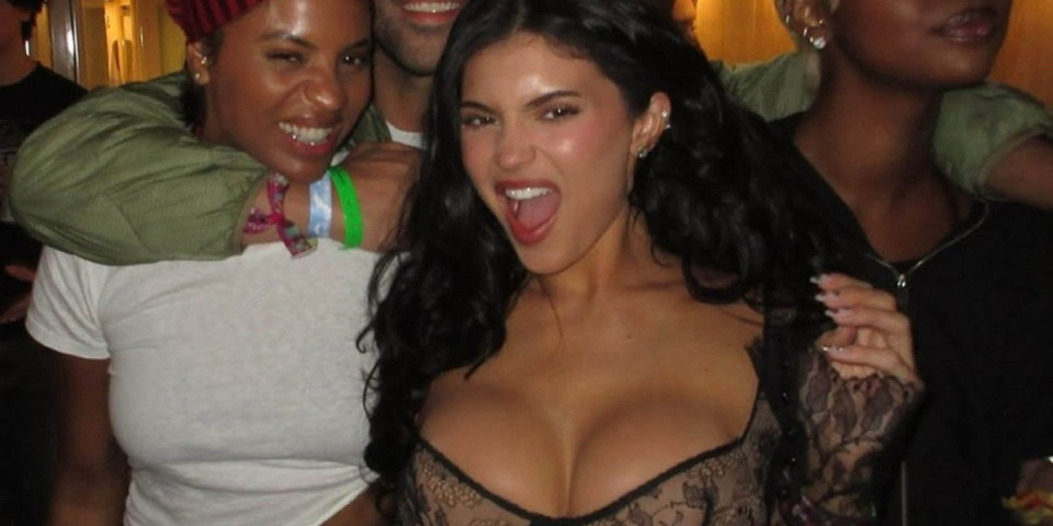 Najmanji brus na svetu: Bradavice samo što ne ispadnu - Kajli bacila muškarce u trans (FOTO)