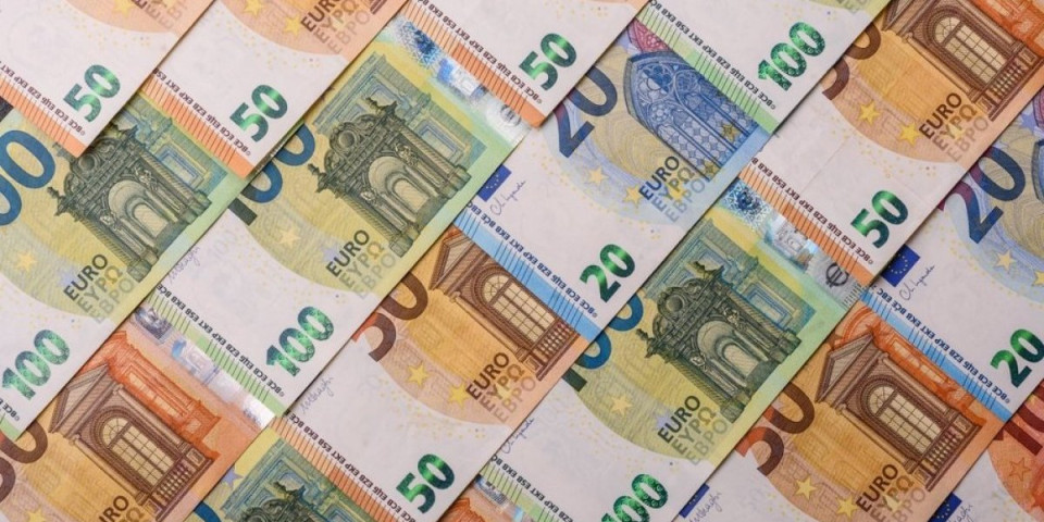 Novac stiže za 4 znaka: Evo ko će dobiti pare do 2. maja, a jedan znak treba da igra igre na sreću