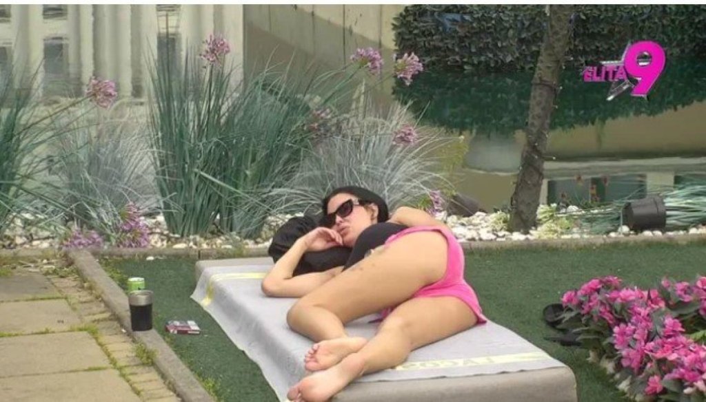 "Na ku*vama štedi, ne na meni": Maja urniše Asmina, a on kao njen sluga