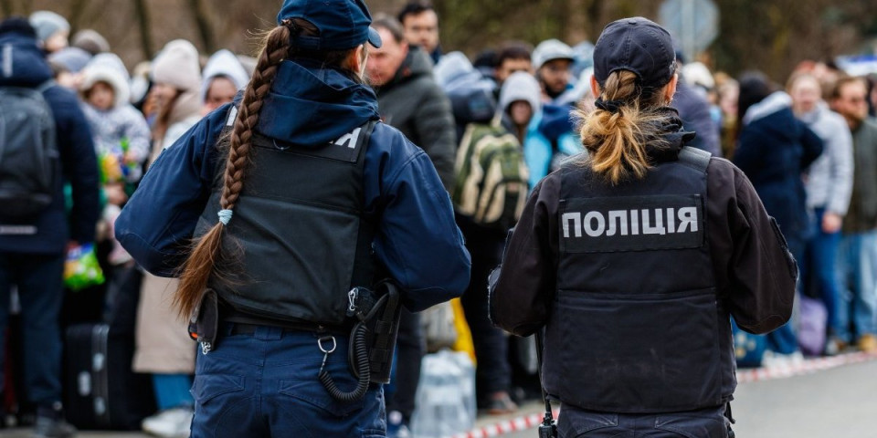 Novi horor u školi! Đak pucao na druga usred časa (FOTO)