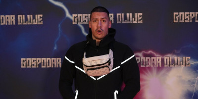 (VIDEO) Čuveni MMA borac udario Baku Praseta! Influenser pao i krenuo da jauče