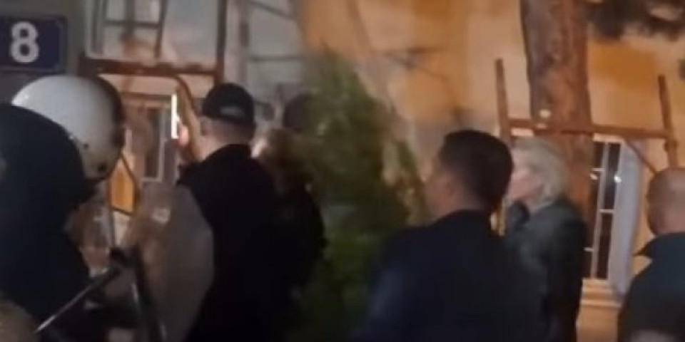 Koga će ovo sutra da leči?! Građani blokaderima sa Medicinskog: Ne treba vam fakultet, već egzorcista