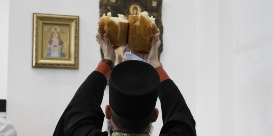 Informer obeležio krsnu slavu: Evo ko je lomio kolač (FOTO/VIDEO)