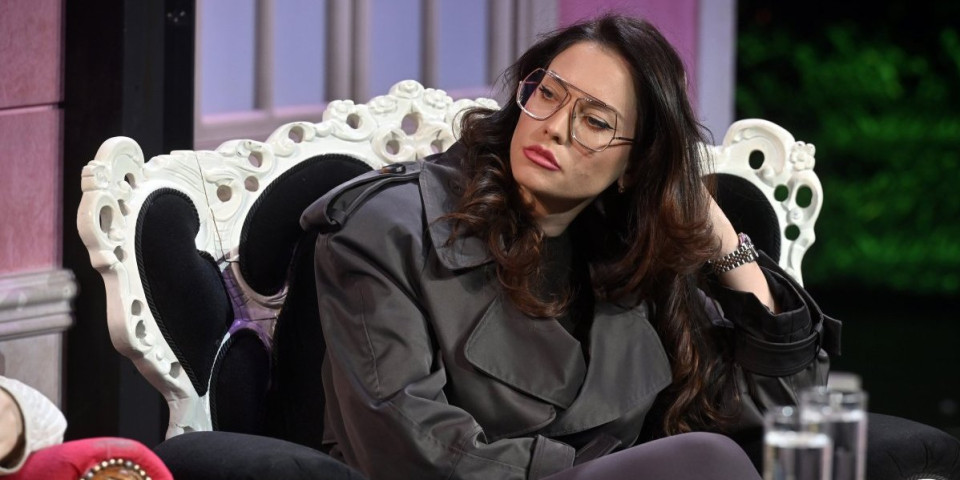 Mirka Vasiljević u gradskom prevozu: Glumica snimljena u autobusu u Beogradu (VIDEO)