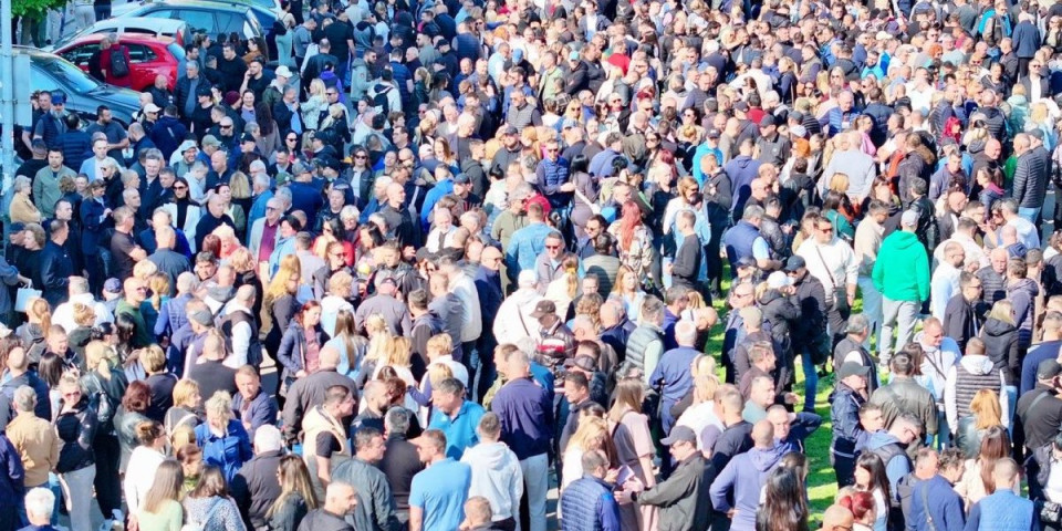 Blokaderski novinar zakukao: Nas nema ni 100, SNS ima snagu i ljude u Novom Sadu