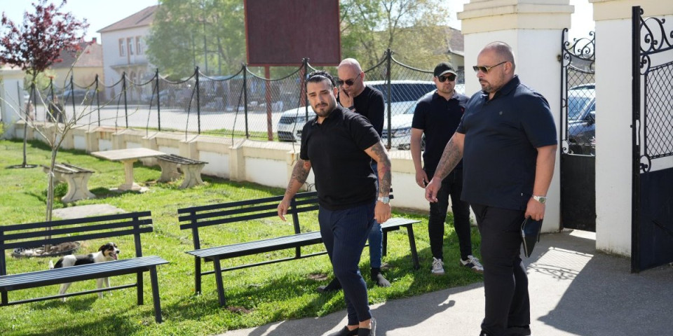 Darko Lazić u crnini: Draganovi najbliži se okupljaju pred pomen, tu je i Andreana Čekić (FOTO/VIDEO)