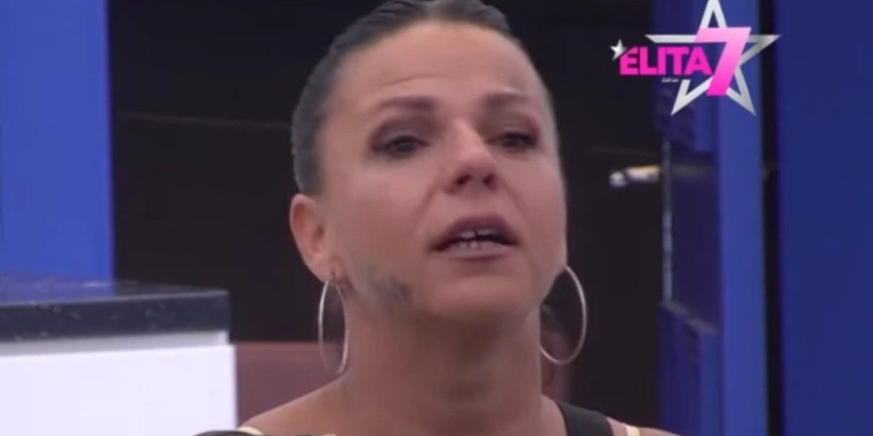 "Našla sam ih u krevetu": Pevačica pretukao sn kolege, ovako priča o agoniji