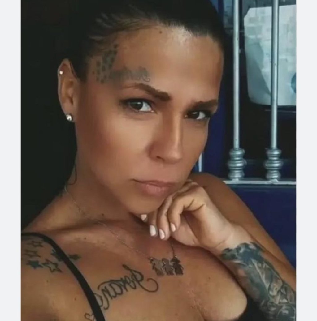 "Našla sam ih u krevetu": Pevačica pretukao sin kolege, ovako priča o agoniji