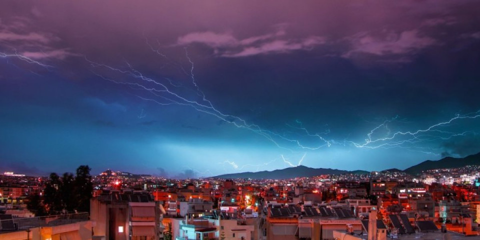 RHMZ izdao hitno upozorenje: Nevreme juri ka Srbiji, evo gde će se danas sve svaliti kiša