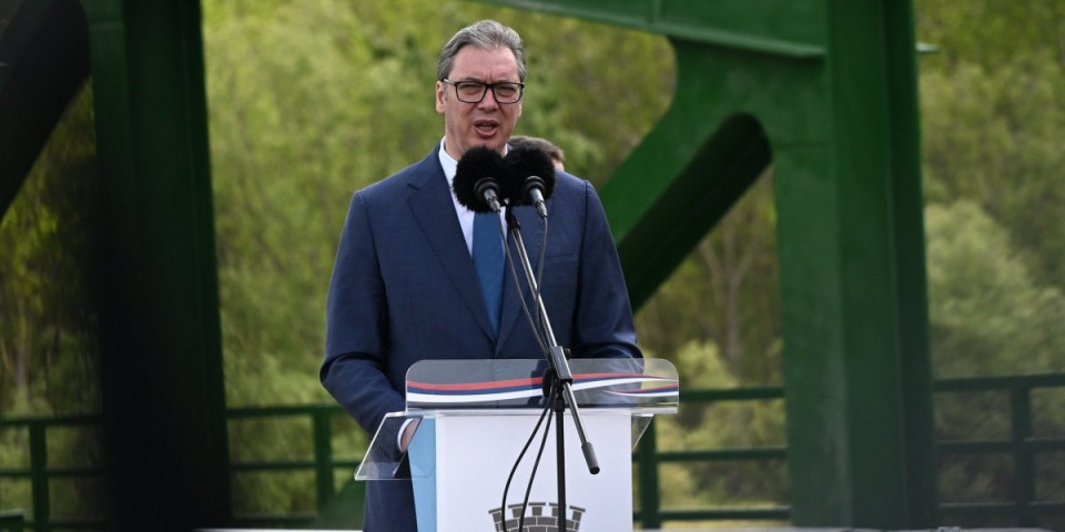 Srbija ne staje! Aleksandar Vučić sutra otvara važan pogon fabrike stakla