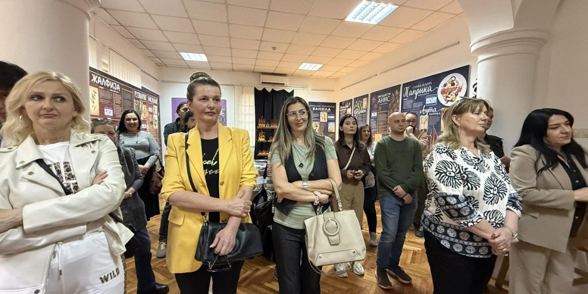 Sa otvaranja izložbe u galeriji "MIna Karadžić"