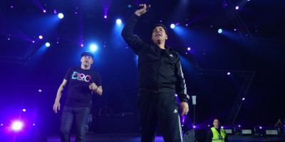 Pevač se razveo nakon 11 godina braka, pa javno priznao: "Prevario sam je sa mlađom"