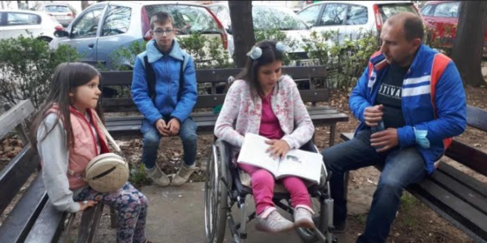 Sećate se ove dece: Majka ih je ostavila, preživeli teške operacije, ali idu bolji dani