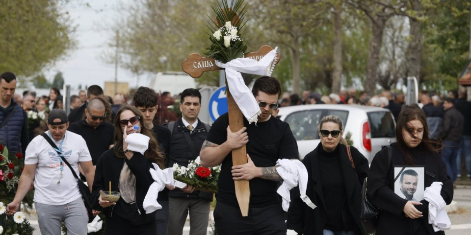 Sahranjen Saša Katančić: Najbliži se od pevača oprostili potresnim rečima (FOTO/VIDEO)