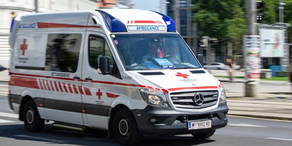 Stravična nesreća u Salcburgu: Trolejbus uleteo u supermarket, ima mrtvih i povređenih