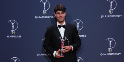 Alkaraz objavio fotku iz doma, podigao noge na sto... Pogledajte gde je Laureus (FOTO)