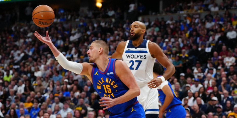 Propast Denvera posle "+19" - Jokić nervirao navijače, pa se razgoropadio, ali je bilo kasno (VIDEO)