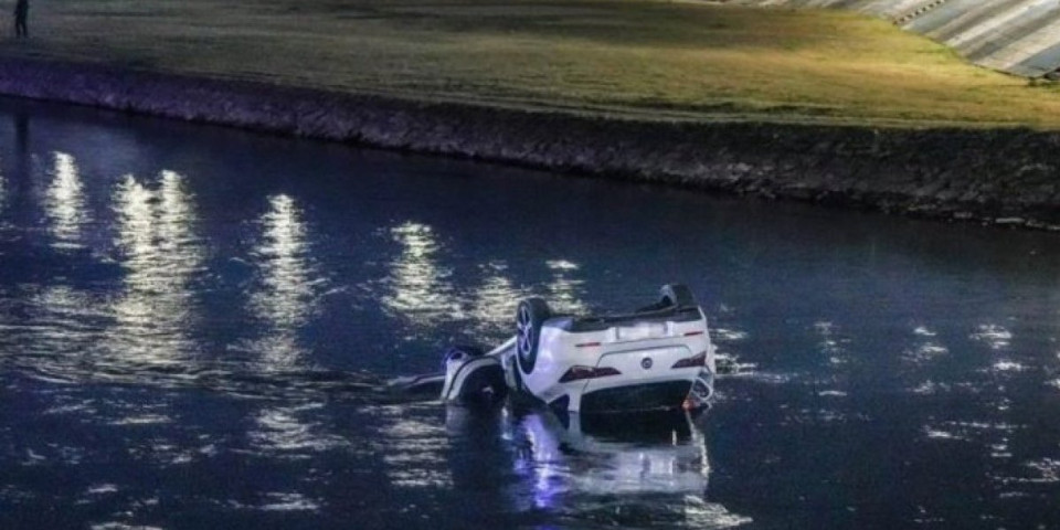 Jeziv prizor u Zaječaru: Automobil završio u reci, odmah počela akcija spasavanja dva muškarca (FOTO)