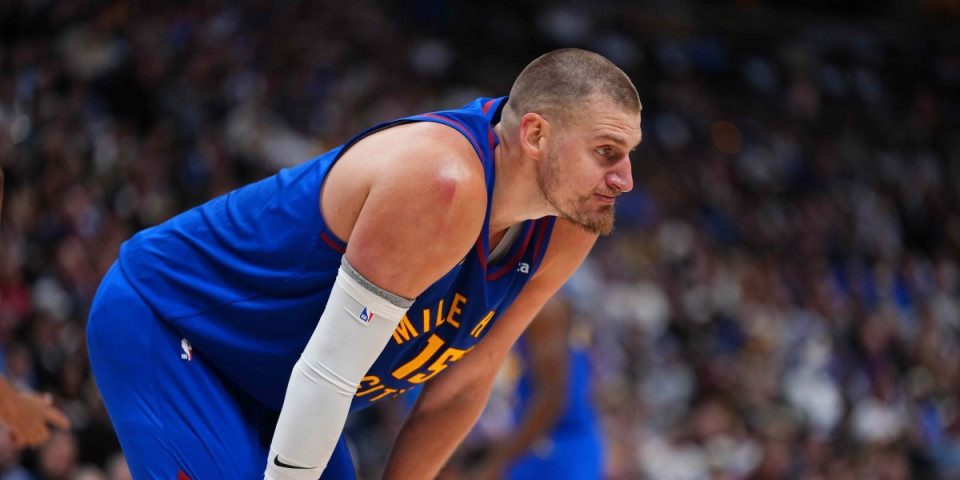 Udarci, štipanje, provokacije, a Nikola ga nije nokautirao - Skandal je šta rade Jokiću (VIDEO)