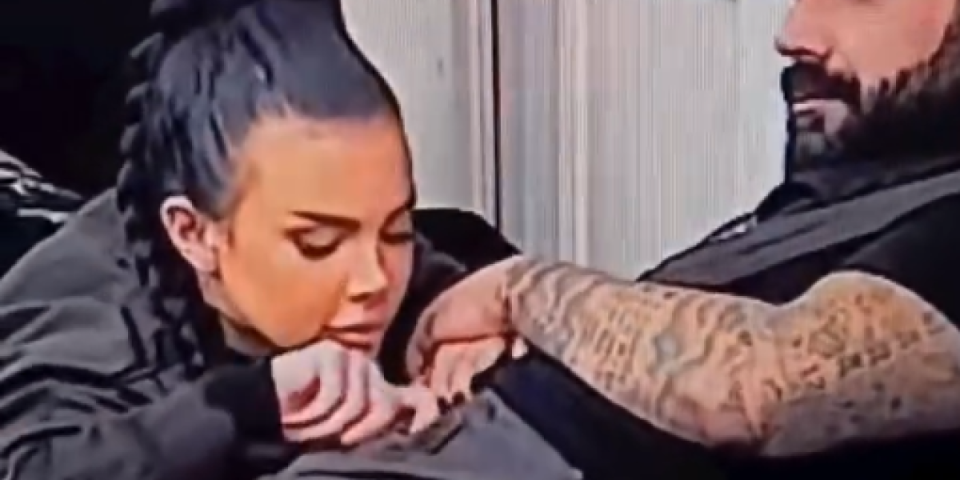 Usred emisije mu otkopčala šlic, spustila glavu i gurnula ruku: Perverzije u programu uživo (VIDEO)