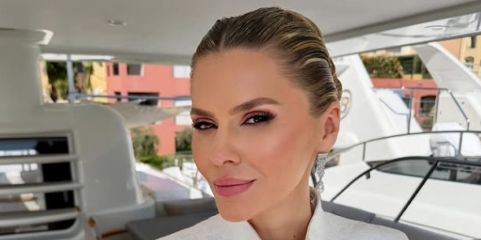 Minđuše od 1.000 evra i skupocena haljina: Ovako je Melina izgledala na venčanju (FOTO)