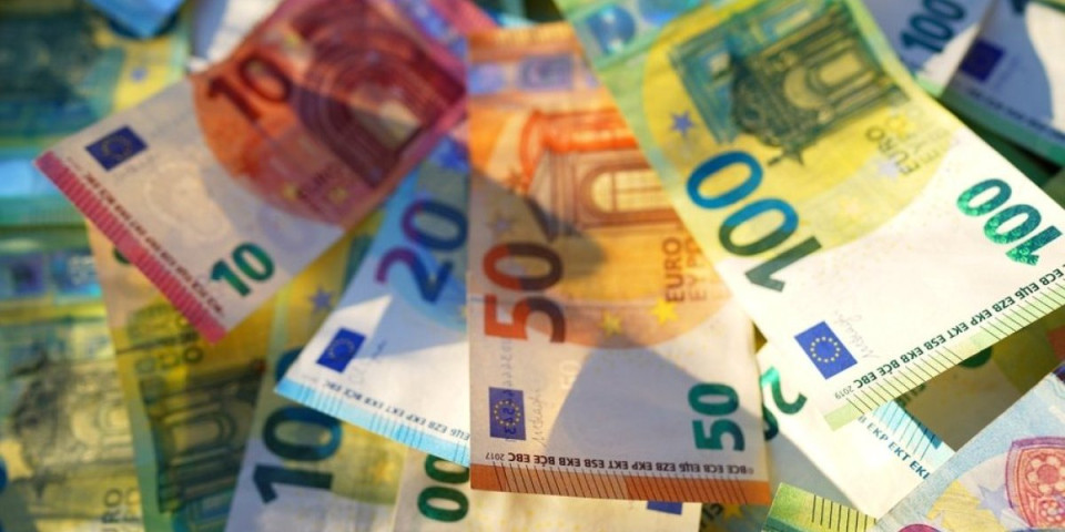 Novac stiže za 4 znaka: Evo ko će dobiti pare do 9. maja, a jedan znak treba da igra igre na sreću