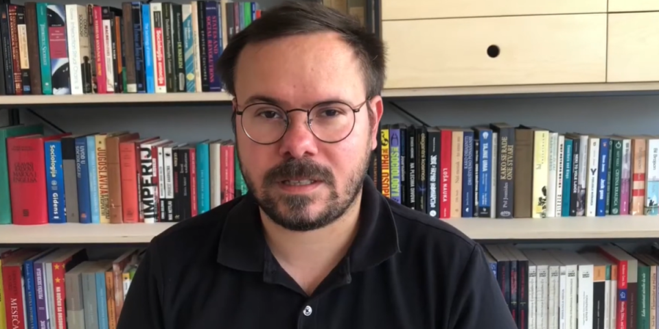 Otkrivamo: Šta je blokaderski profesor "seksualno pomagalo" radio u Hrvatskoj od ponedeljka do srede?!