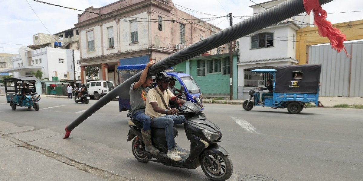 Kuba Transport/ foto EPA Ernesto Mastrascusa
