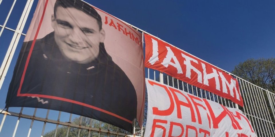 Mladića navijači izboli nožem u srce, on izdahnuo na klupi: Tragedija u Čačku (FOTO)