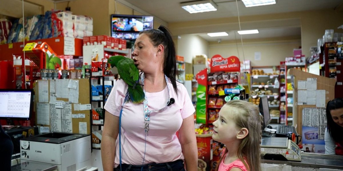 Najmlađa Mila brine o bebama papagajima