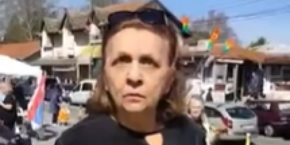 Srbijo otvori oči! Dokle više ovakvi da nas terorišu?! Nevaspitanje na nivou, napala nastavnicu jer ne misli isto (VIDEO)