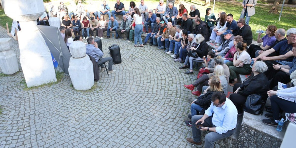 Blokaderima ništa nije sveto: Uništavaju državu, ali i sopstvenu maloletnu decu (VIDEO)