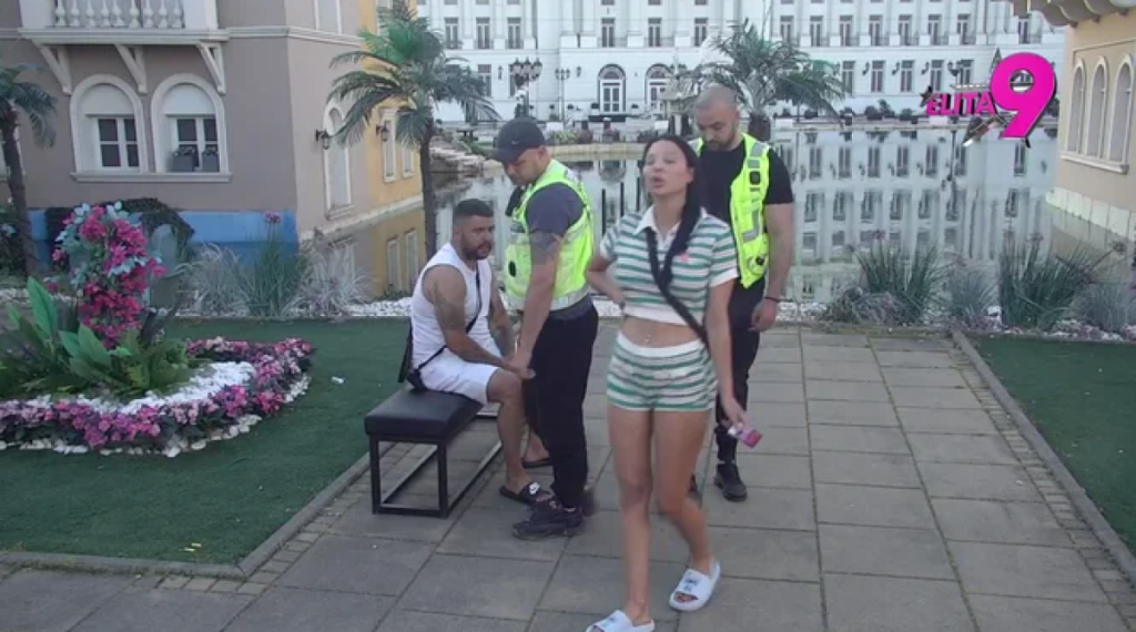 "Porodica me se odrekla zbog tebe": Maja Marinković jeca, ušla s Asminom u žestok sukob