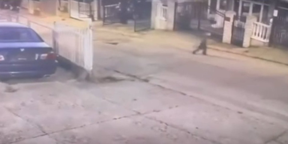 Kamere snimile dečaka (6) koji je nestao u Nišu: Igrao se sa bratom, a onda mu se izgubio svaki trag (VIDEO)