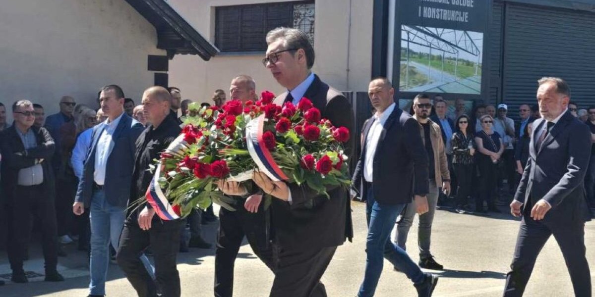 Predsednik Vučić doneo venac