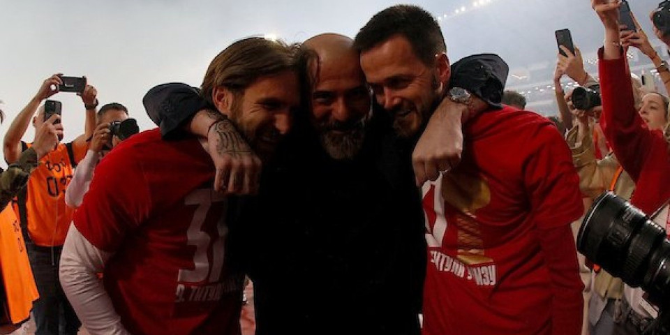 Tresla se svlačionica Crvene zvezde: Stanković uleteo, pogledajte šta se desilo (VIDEO)