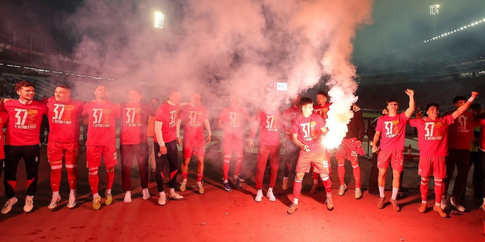 Auh, kakva provokacija sa "Marakane": Zvezda brutalno potkačila Partizan posle nove titule (FOTO)