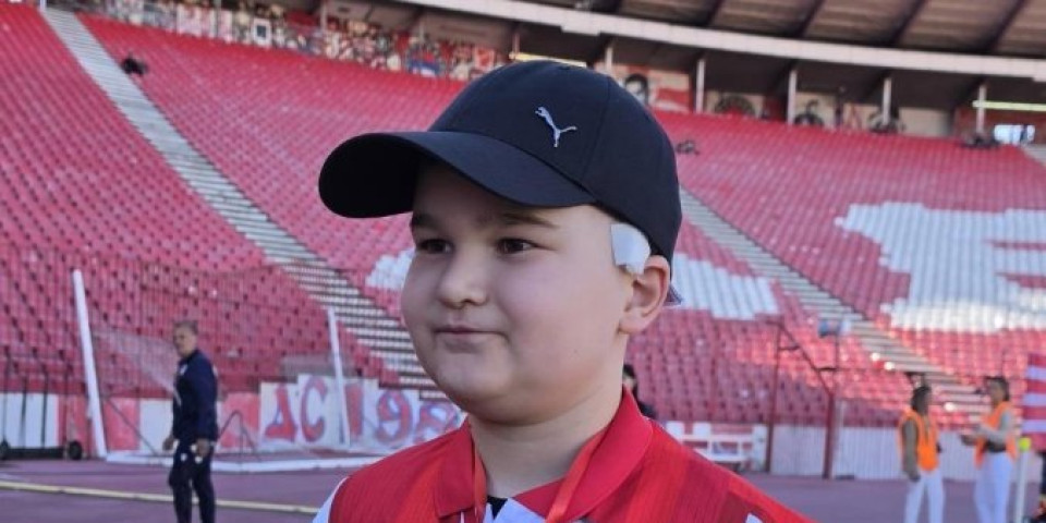 "Znao sam, predsednik nikad ne laže": Vučić ispunio obećanje - Mali Andrija prisustvovao večitom derbiju (FOTO)