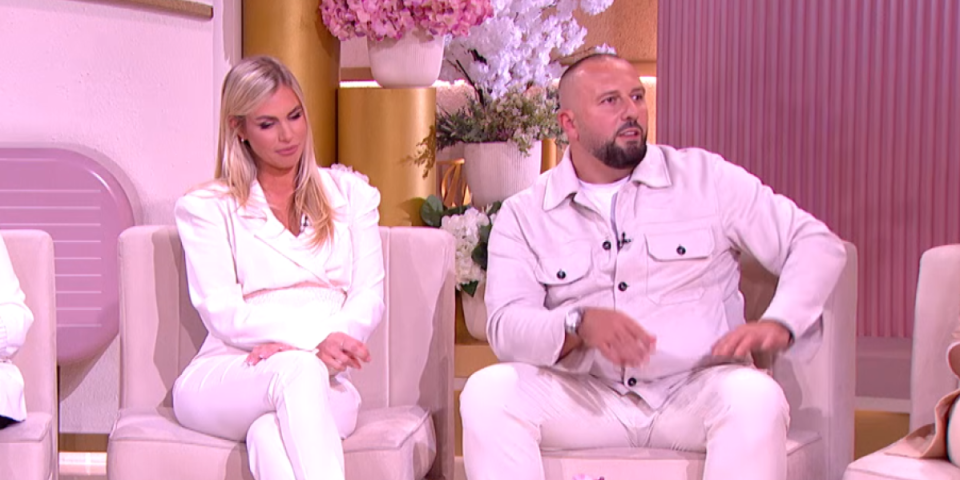 Dado Polumenta se venčao u dnevnoj sobi: Ovo su nepoznati detalji iz pevačevog braka