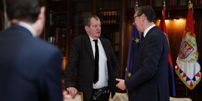 „Mi imamo principe, za razliku od vas, Alistere!“ Vučić u podkastu žestoko odbrusio britanskom novinaru: Ništa im nije prećutao