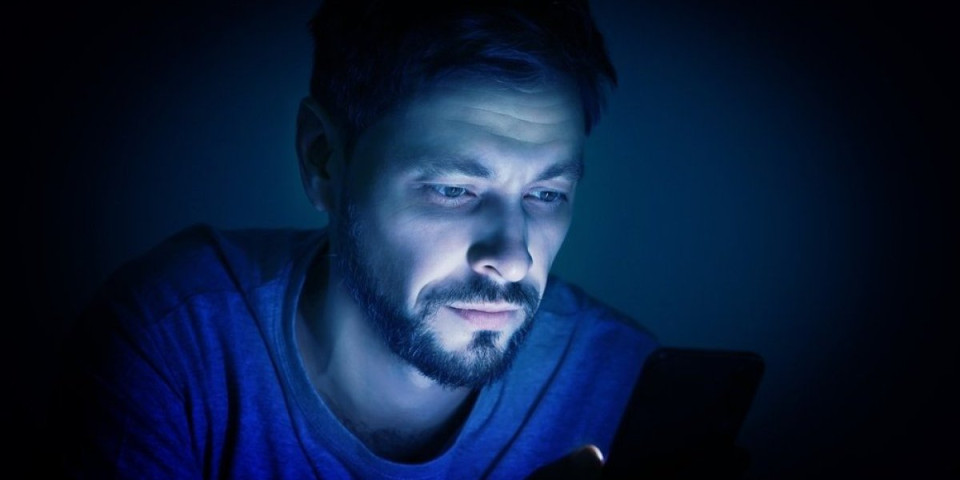 Istina o plavom svetlu sa ekrana: Ne uništava san kako mislite - razbijena zabluda