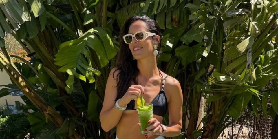 Hot, hot! Ana se skinula i pokazala brutalnu figuru, a onda je poslala poruku! (FOTO)