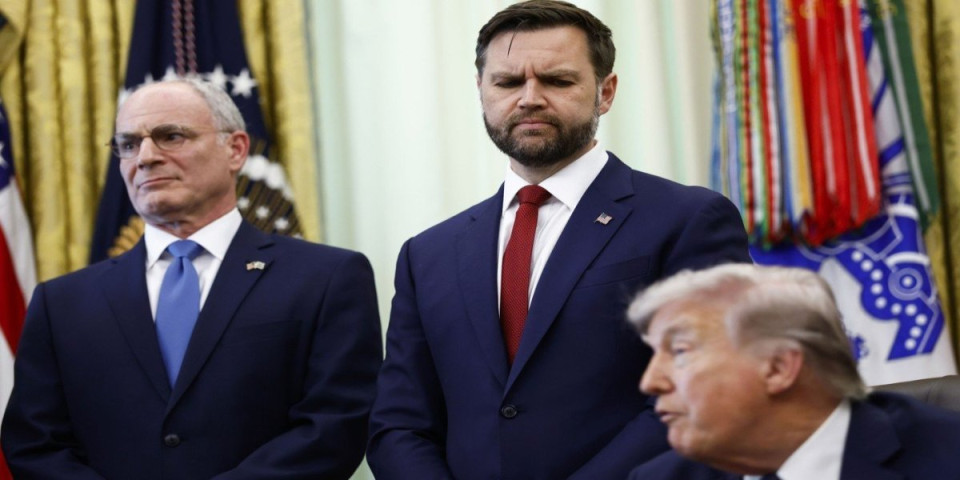 Iran slavi! Počeo sveopšti rat u SAD: Na Trampa udario drugi čovek Amerike: Džej Di Vens na tajnom sastanku šokirao Belu kuću