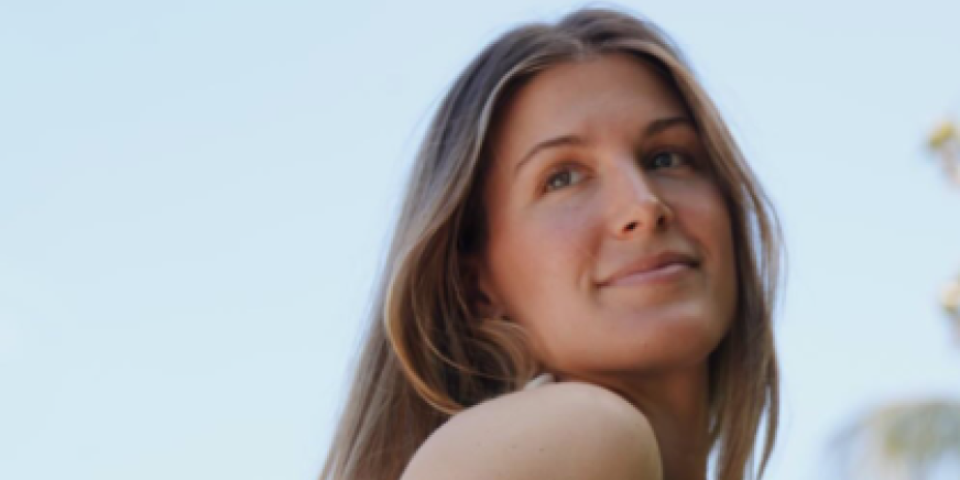 Seksi plavuša se skinula, pokazala guzu i pomutila razum muškarcima