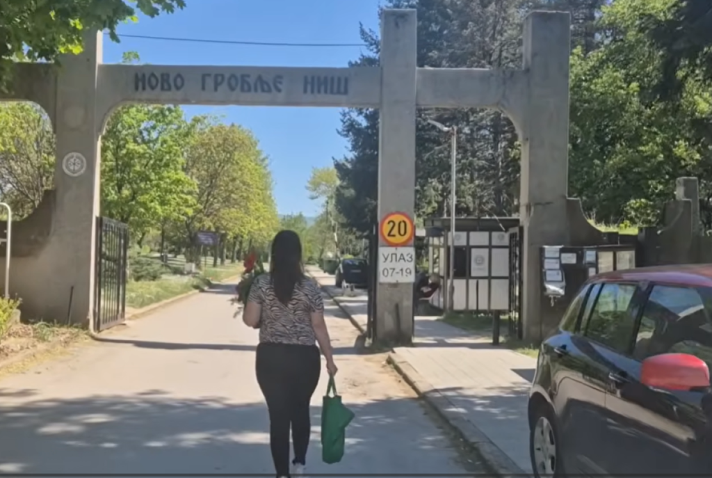 Šok snimak - Miljana Kulić terala Viki Miljković da joj peva na groblju (VIDEO)