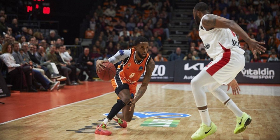 Bacio Micića na kolena i osvojio nagradu: Ovo je najlepši potez sezone u Evroligi (VIDEO)