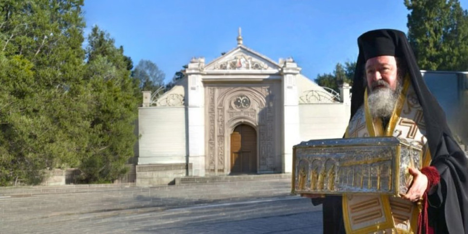 Mošti iscelitelja u crkvi blizu Beograda: Ruka Svetog Nektarija biće izložena dva dana