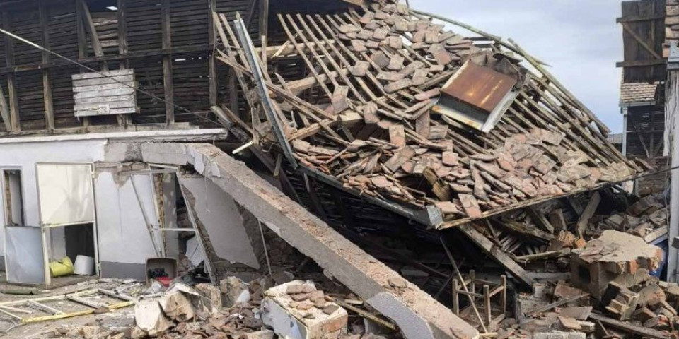 Snažna detonacija u Mladenovcu: Prilikom eksplozije delovi kuće leteli po okolini