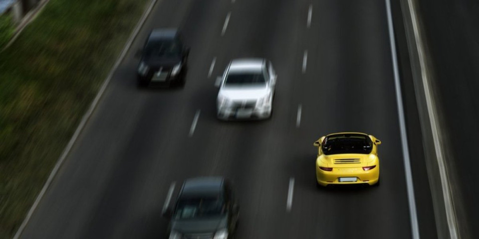 TikTok izazov od 500 evra za vožnju u kontrasmeru? Mrežama se širi jeziva cenovnik-opklada!