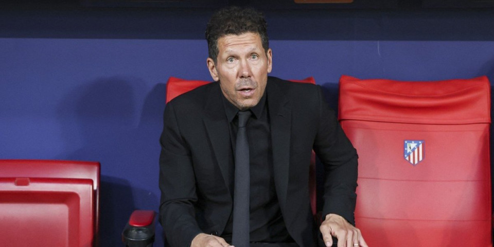 (VIDEO) Žestok obračun u tunelu: Trener Atletika nasrnuo na igrača Arsenala, umalo nastao opšti haos